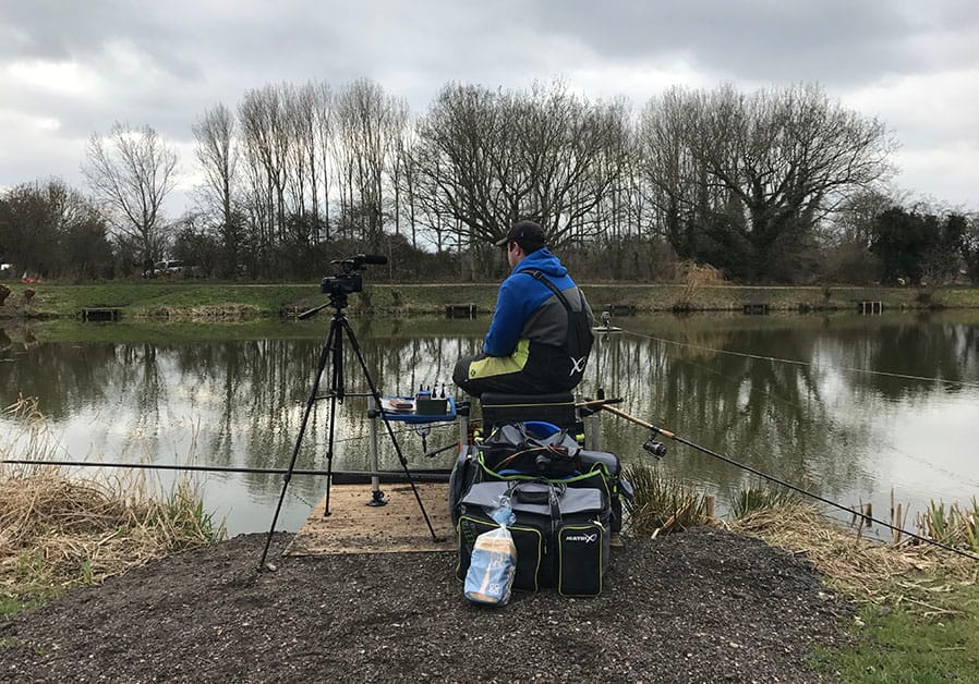 Carp Fishing With The Bread Method!