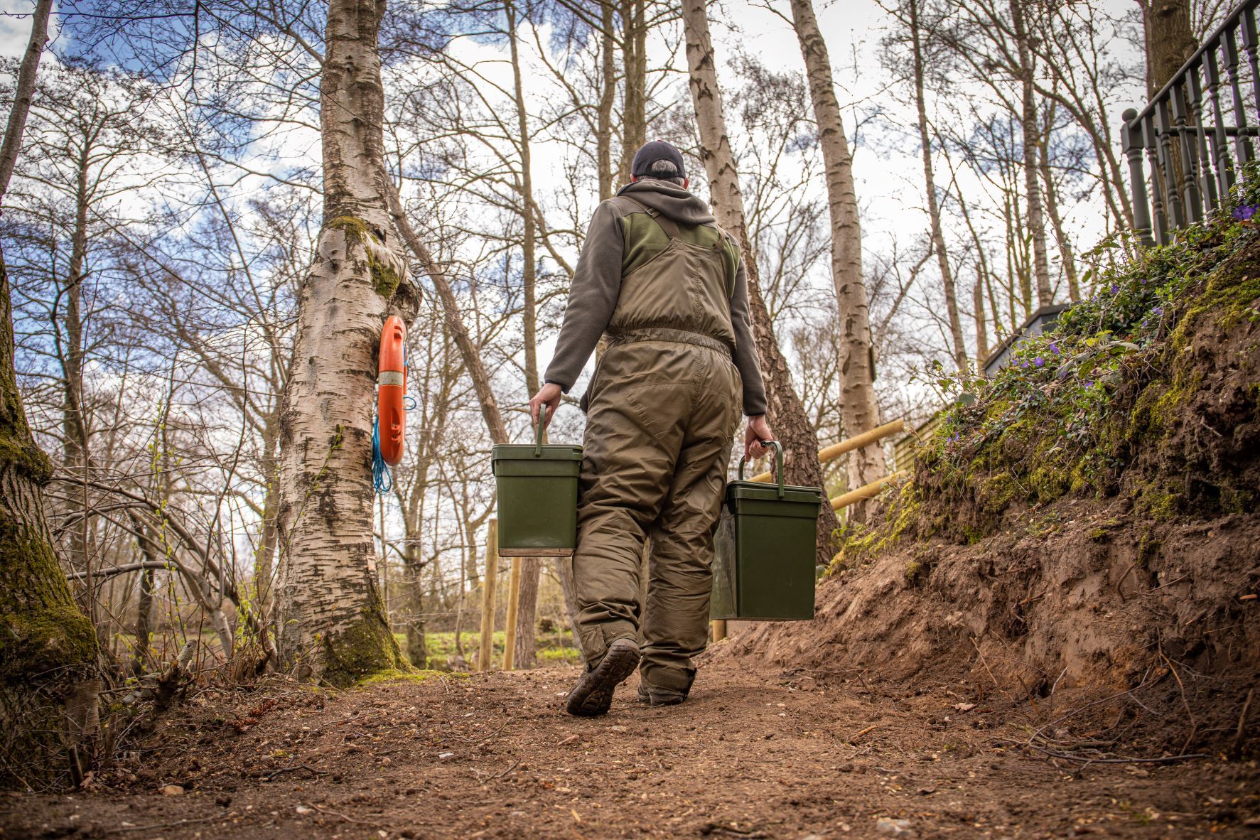 Buyers Guide to Fishing Bait Buckets & Riddles