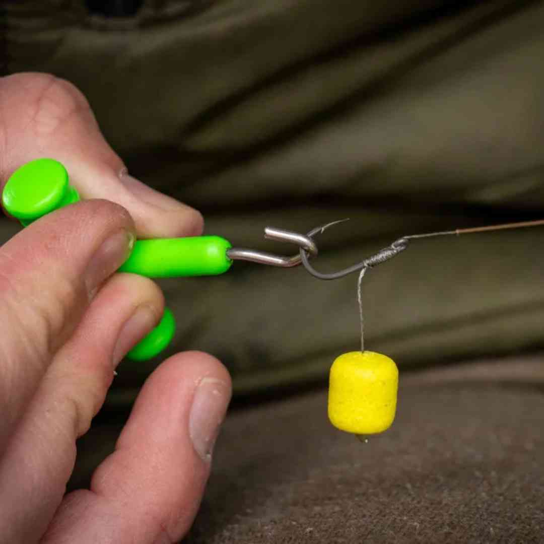 Pulling carp wafter rig