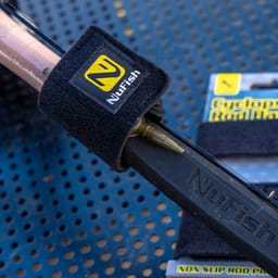 Lot De 3 Sangles Pour Canne à Pêche NGT – Néoprène, Fermeture Velcro, Maintient Jusqu’à 3 Cannes, Pratique Et Résistant