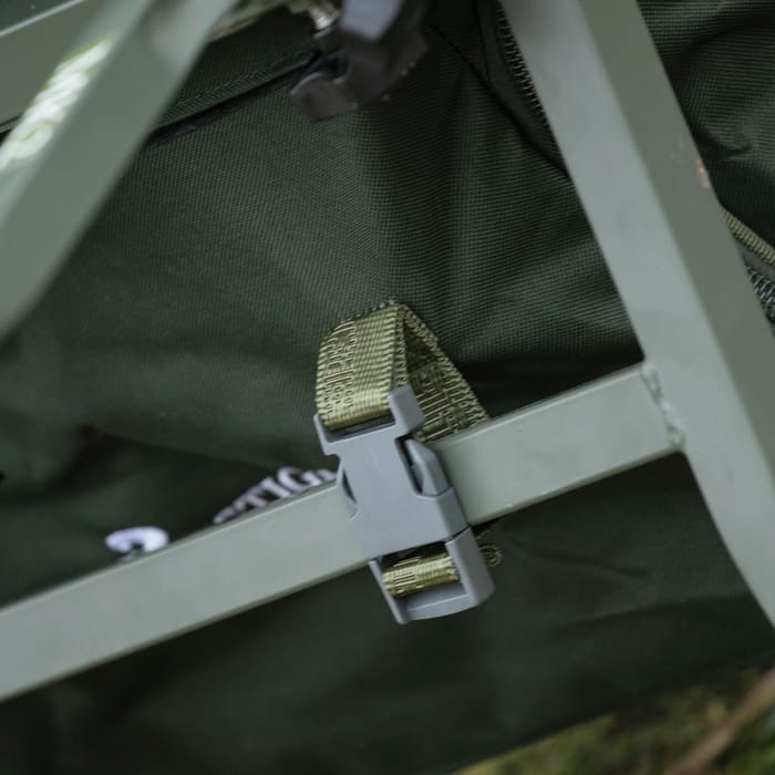 Carp Porter Navigator Puncture Proof Barrow Green Close Up 2
