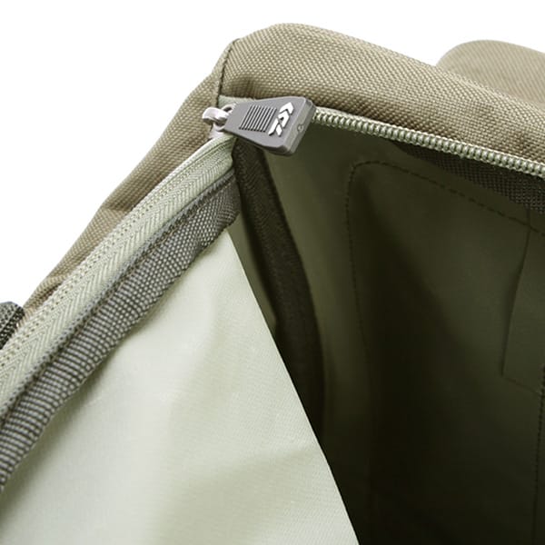 Daiwa Black Widow Fishing Carryall Inside