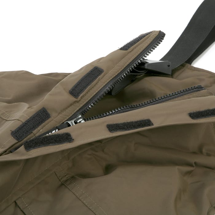 Daiwa Igloo 2 Piece Suit Close Up 1