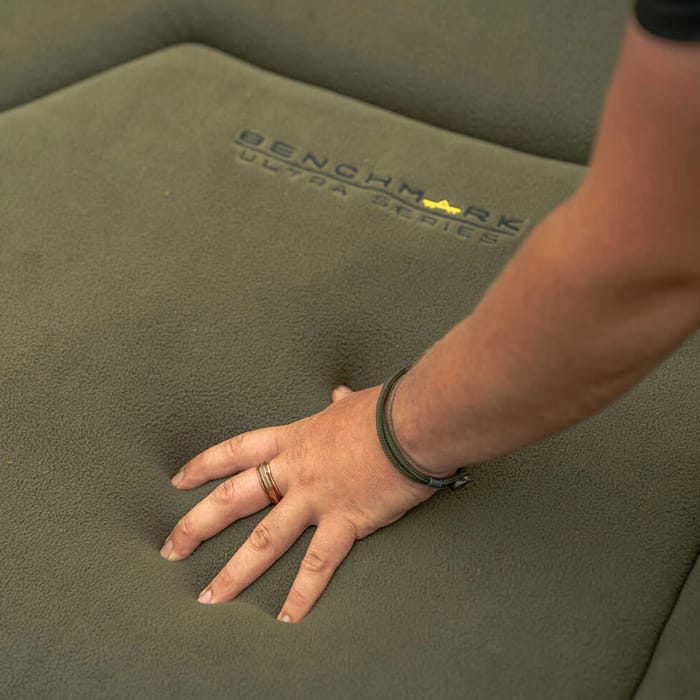 Avid Carp Benchmark Ultra Standard Bedchair 8