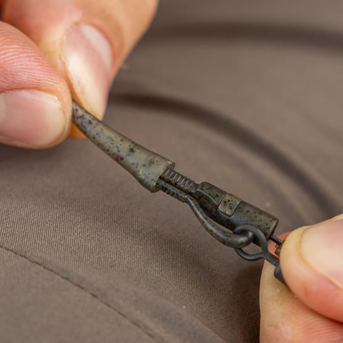 Avid Carp Outline FleckTone Pinned QC Lead Clip Kit