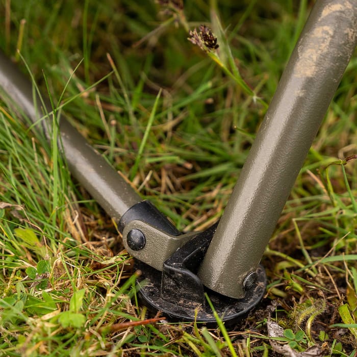 Avid Carp Revolve Low Chair Close Up 4