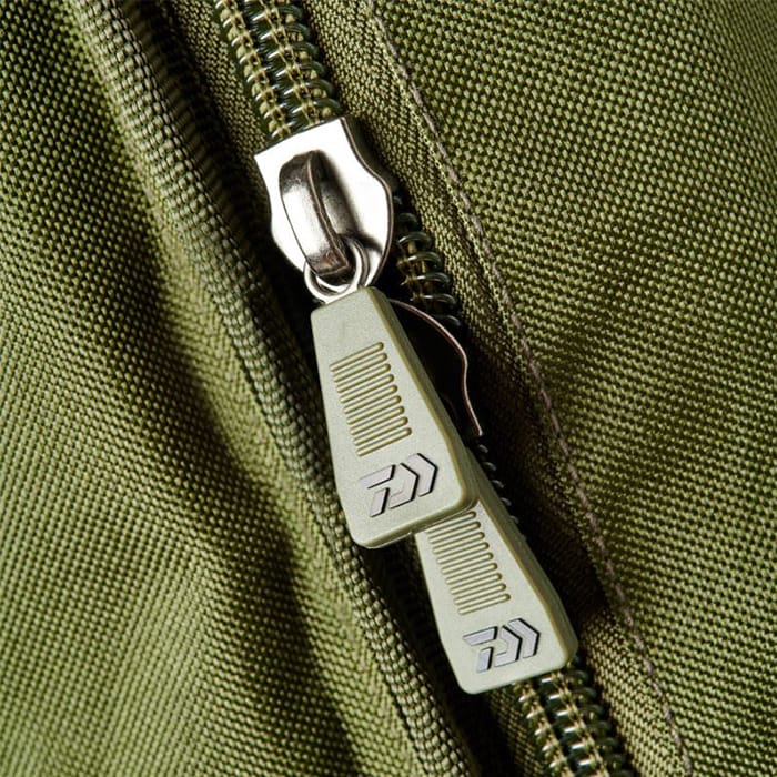 Daiwa Black Widow Ext 3 Fishing Rod Holdall Close Up Zip