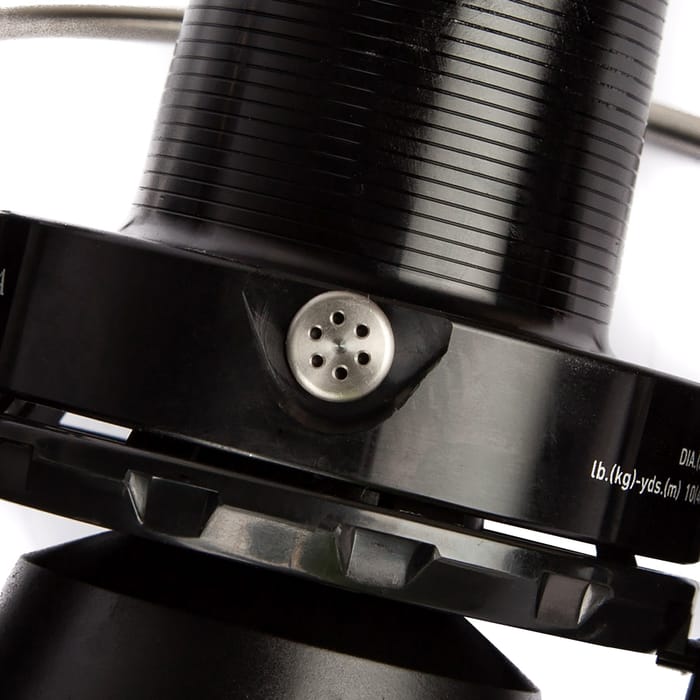 Daiwa Crosscast Black Reel Close Up 1