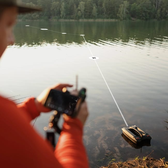 Deeper QUEST Bait Boat In Use 7