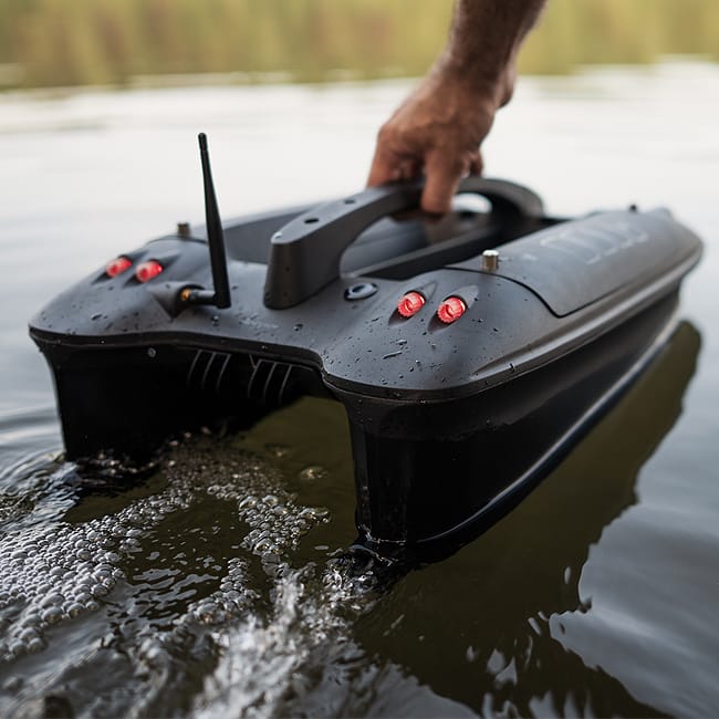 Deeper QUEST Bait Boat In Use 3