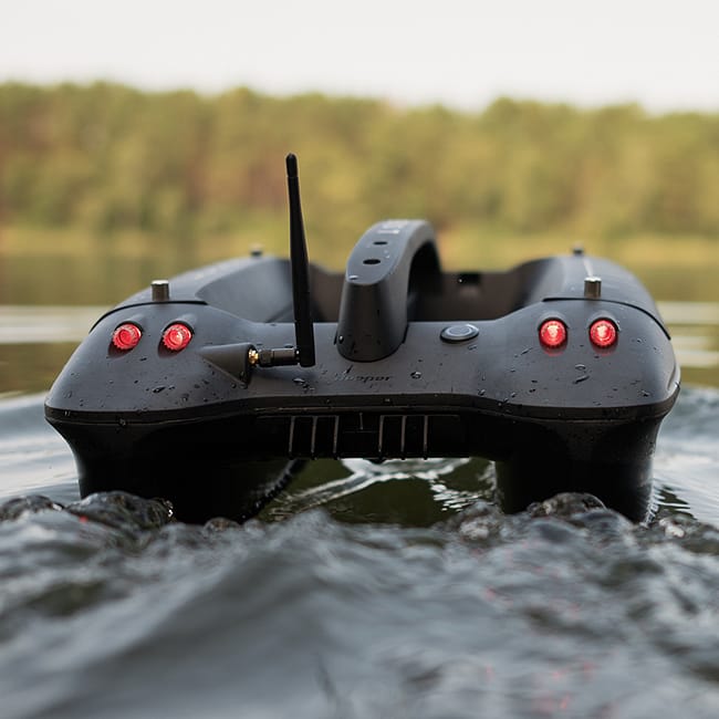Deeper QUEST Bait Boat In Use 2