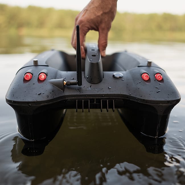 Deeper QUEST Bait Boat In Use 1