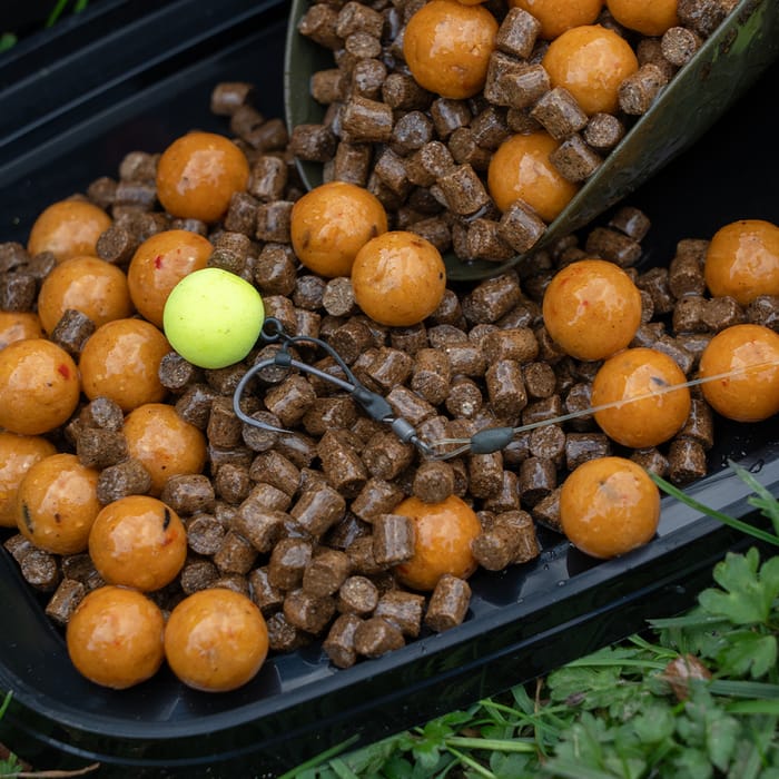 Dynamite Baits Session Pack Inc Pop Ups - Peppered Fruit