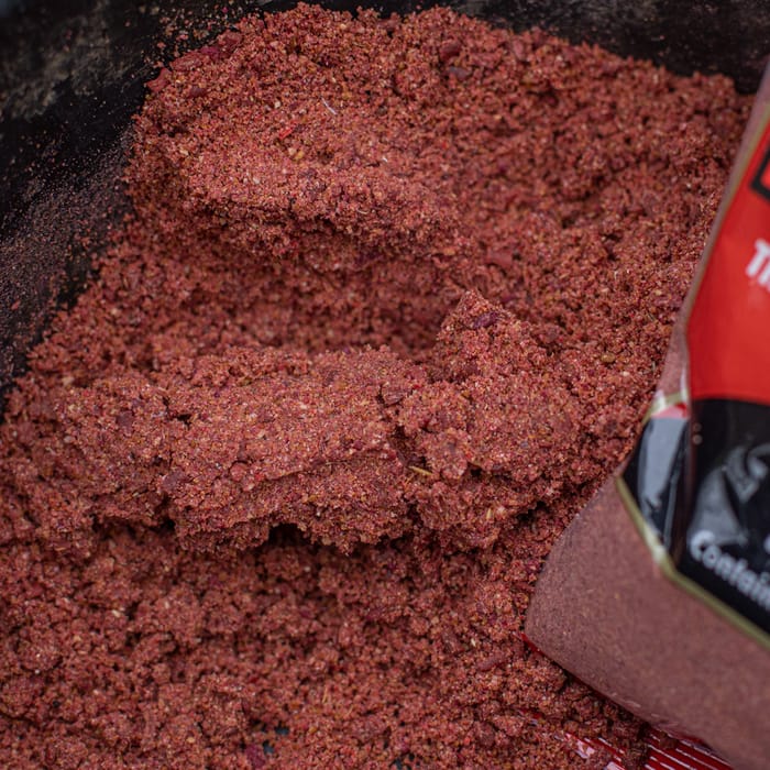 Dynamite Baits Robin Red Carp Bundle Lifestyle  3