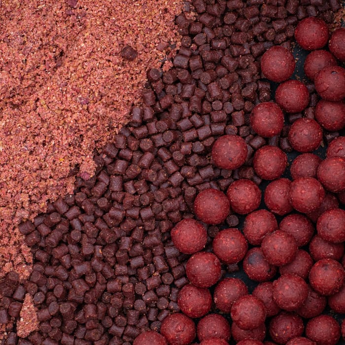 Dynamite Baits Robin Red Carp Bundle Lifestyle  5