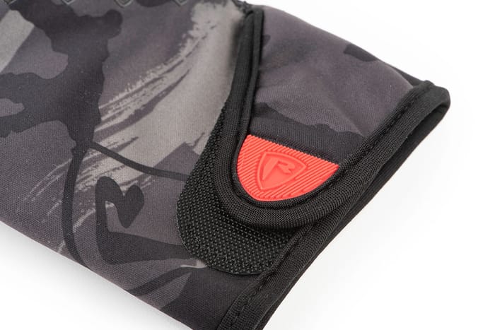 Fox Rage Camo Thermal Fishing Gloves Close Up 3