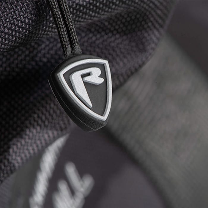 Fox Rage Voyager Camo Medium Holdall Close Up Zip