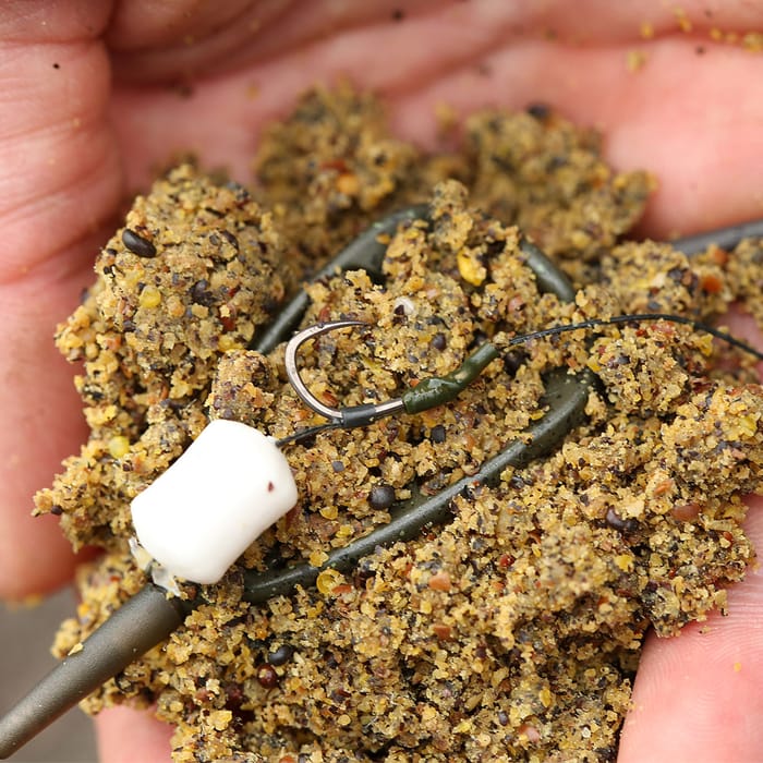 Korda Bait-Up Method Fishing Feeder In Use 3