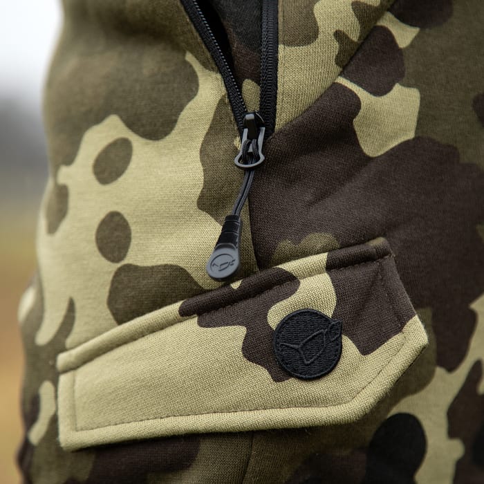 Korda KORE Fishing Joggers Light Kamo In Use 5