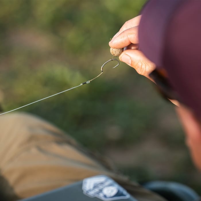 Korda Klor Ready Tied Loop Fishing Rigs In Use 1
