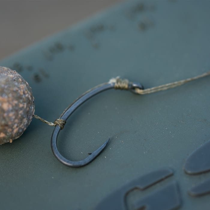 Korda Klor Ready Tied Loop Fishing Rigs In Use 4