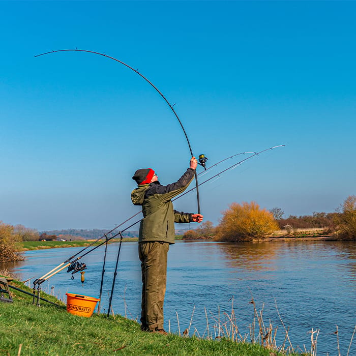 Korum Bopper Bait Up Spod Fishing Rod In Use 2