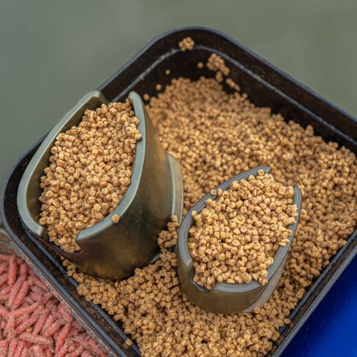 Korum Camo Method Feeder Fishing Twin Pack In Use 2