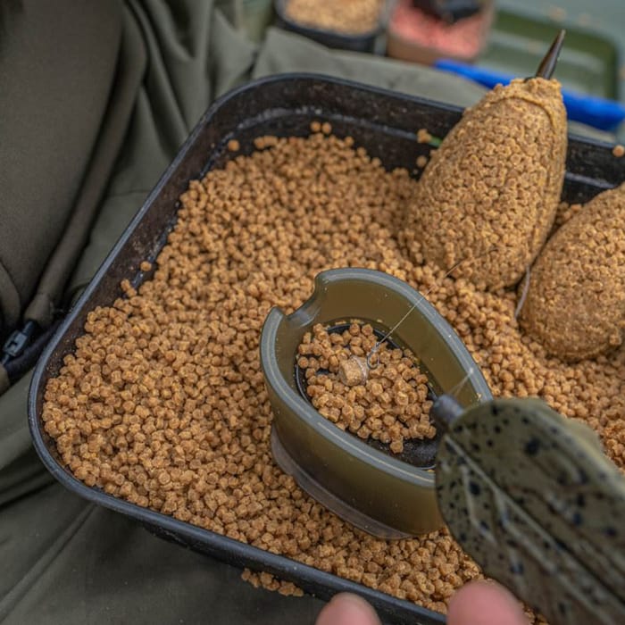 Korum Camo Method Feeder Fishing Twin Pack In Use 3