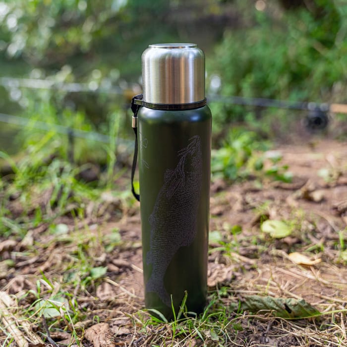 Korum Classic 1L Thermal Flask - Barbel In Use 1