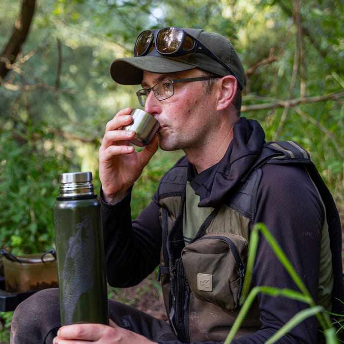 Korum Classic 1L Thermal Flask - Barbel In Use 4
