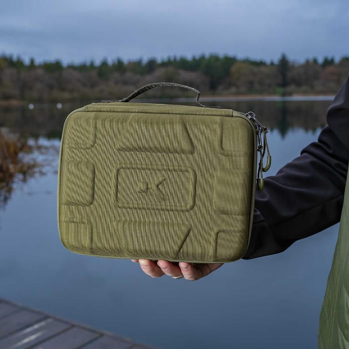 Korum Progress Hardcase Pouch 4L 1