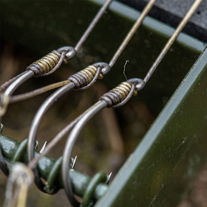 Korum Smokeshield Coated Fishing Braid Close Up Hooks