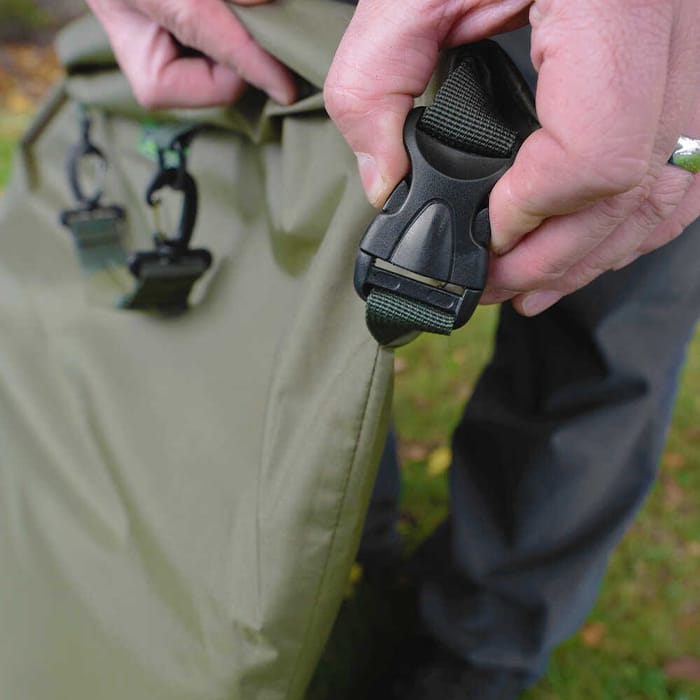 Korum Waterproof Fishing Net Sleeve Close Up Clip Buckle
