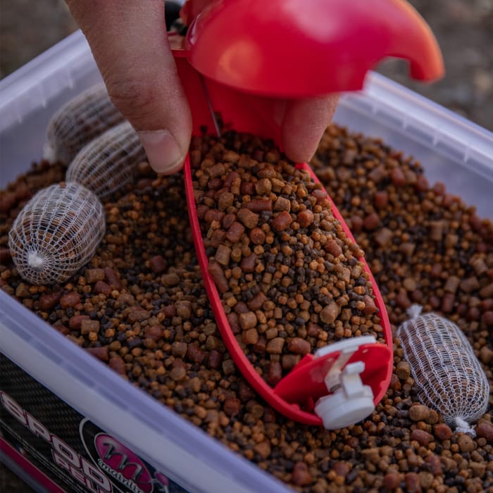 Mainline Spod & PVA Pellet Mix Lifestyle 3