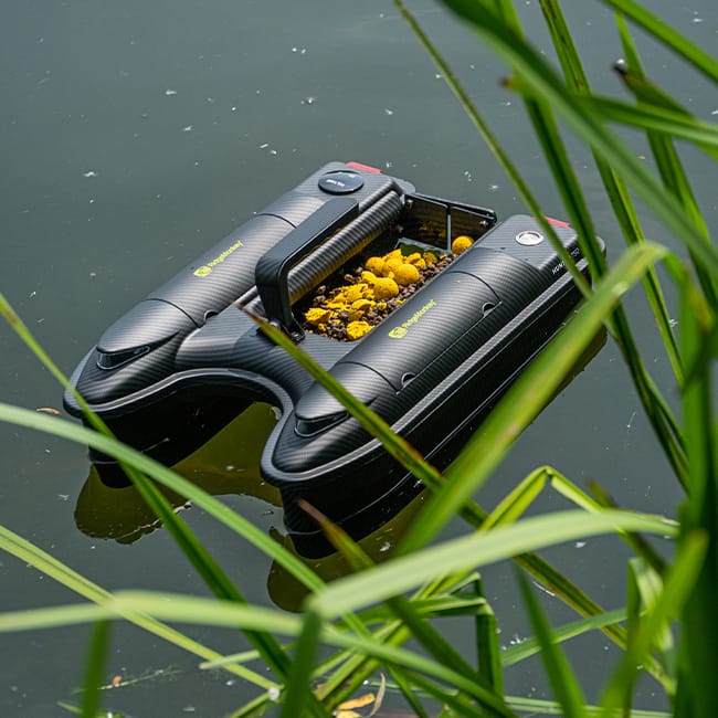 RidgeMonkey Hunter 750 Fishing Bait Boat Close Up 22