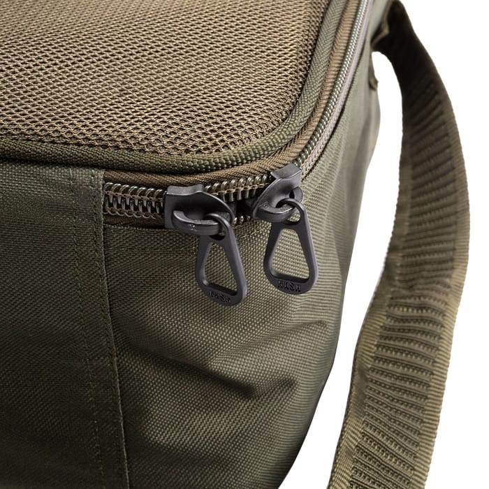 Nash TT Rig Station Carry Bag close up zip