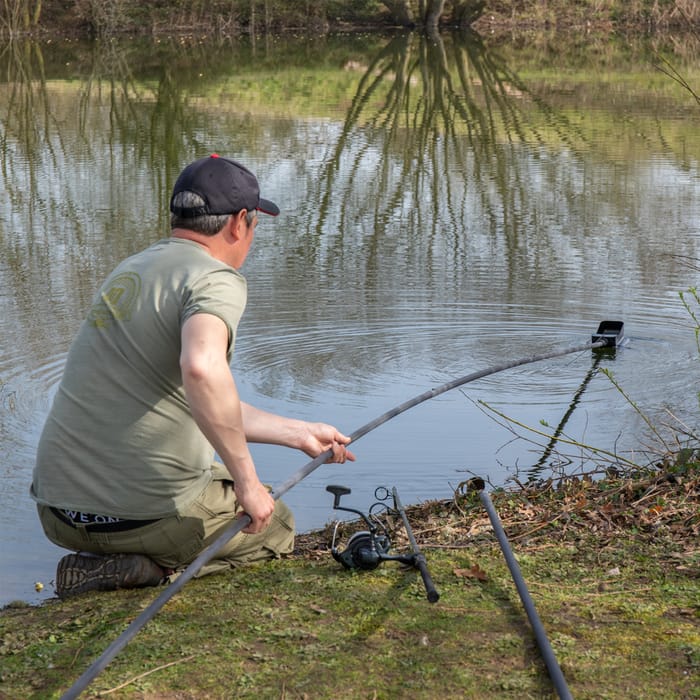 Nash Bushwhacker Baiting Pole System 15m Lifestyle  2