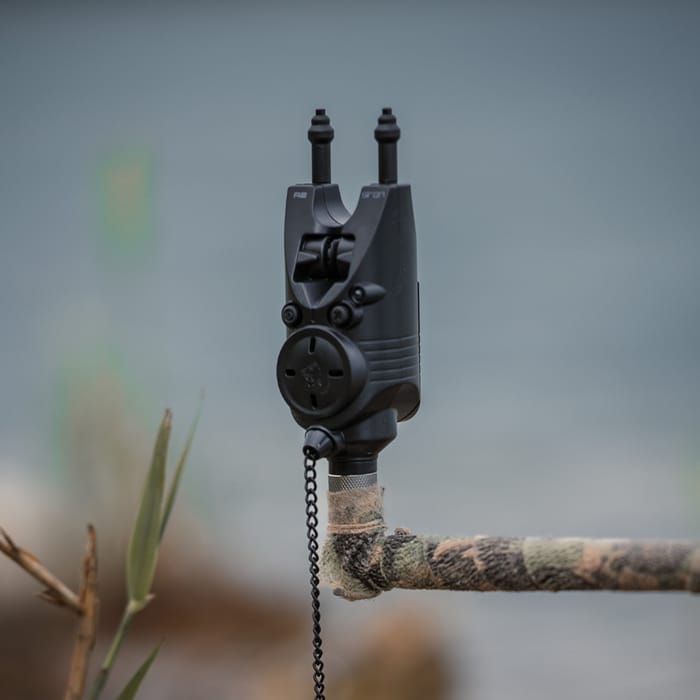 Nash Siren R2 3-Rod Fishing Bite Alarm Presentation Set In Use 12