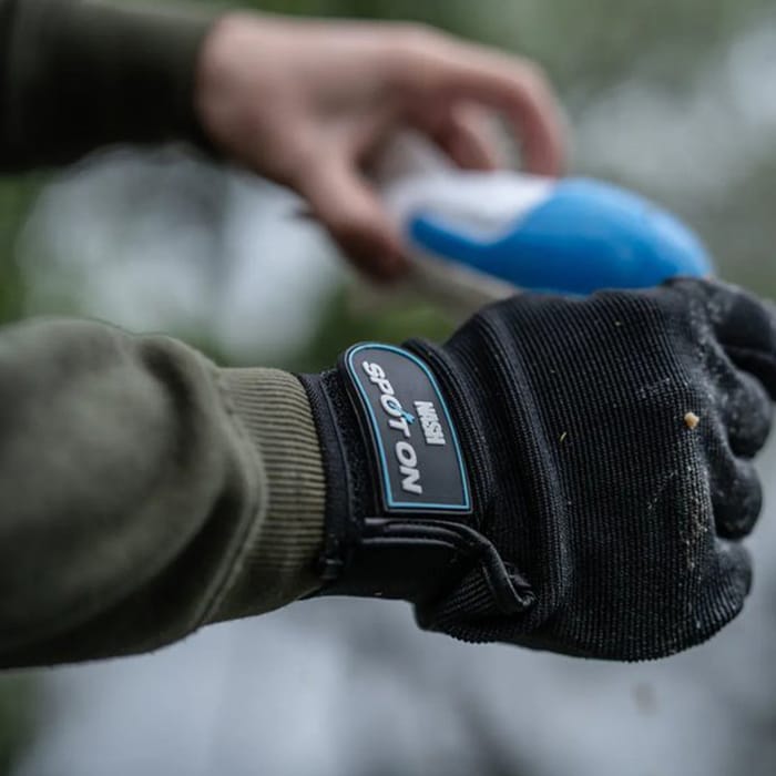 Nash Spot On Casting Glove 4