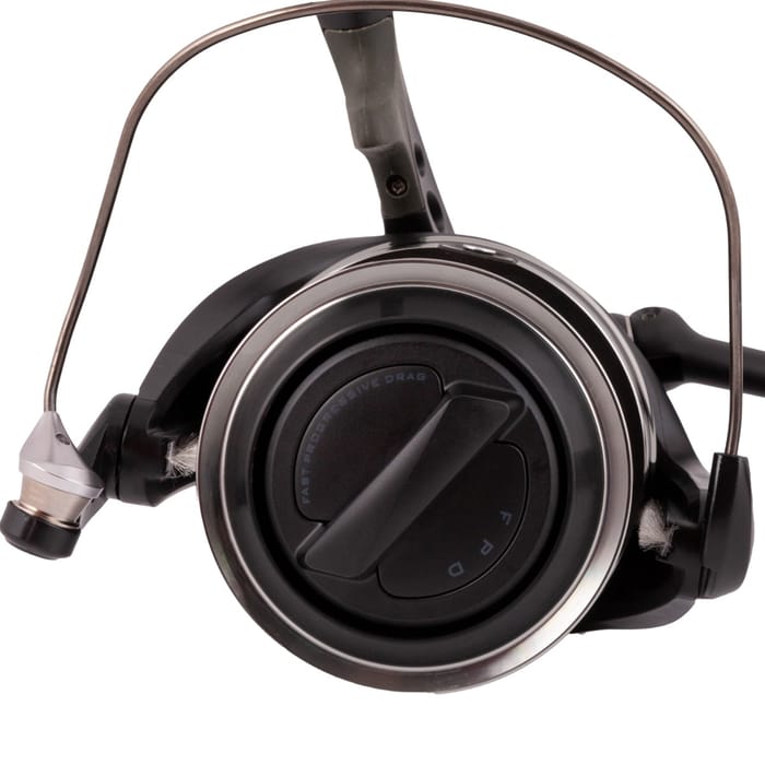 Okuma Black Bomber Spod Reel Close Up 1