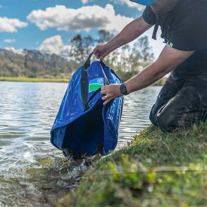 Preston Heavy Duty Fishing Weigh Bag In Use 5