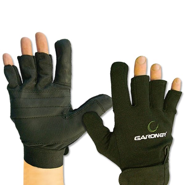 Gardner Casting-Spodding Fishing Glove In Use 1