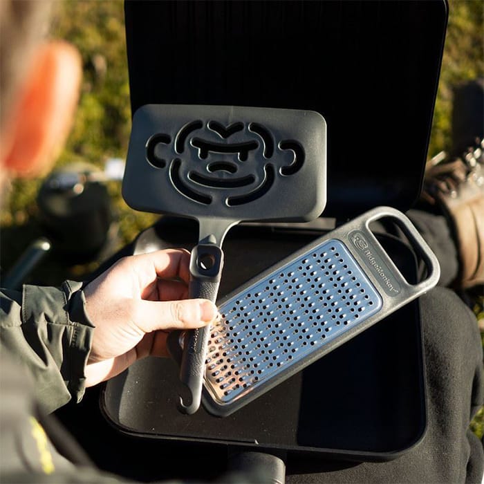 RidgeMonkey Connect XXL Toaster Fishing Pan & Griddle Set In Use 1