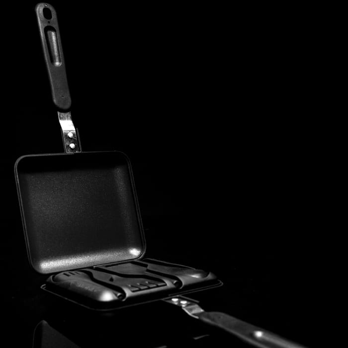 RidgeMonkey Deep Fill Sandwich Toaster XL with utensil MK2 4