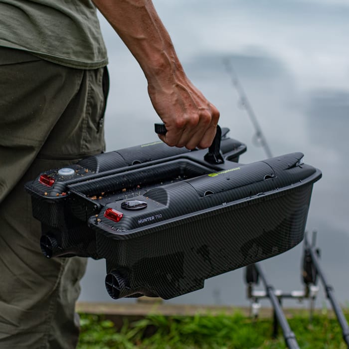 RidgeMonkey Hunter 750 Bait Boat In Use 2