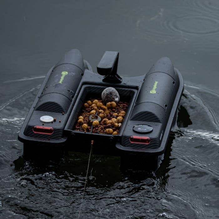 RidgeMonkey Hunter 750 Bait Boat In Use 4