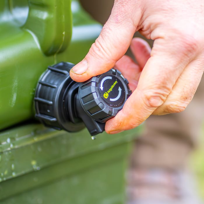 RidgeMonkey SpeedFlo Heavy Duty Water Carrier In Use 2