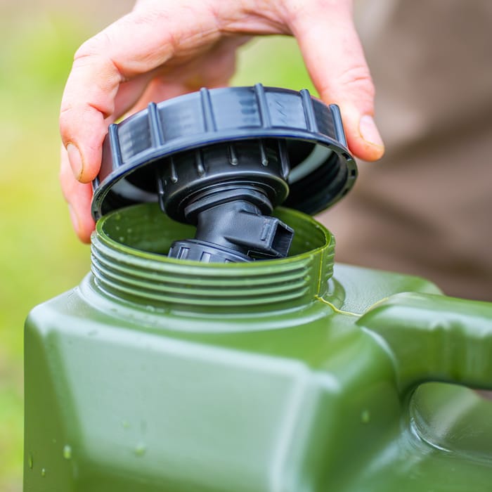 RidgeMonkey SpeedFlo Heavy Duty Water Carrier In Use 4