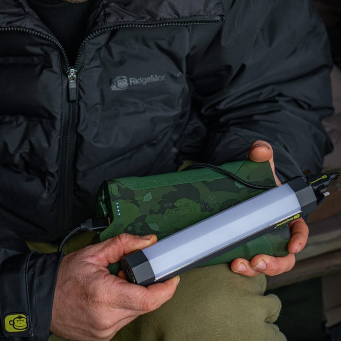 RidgeMonkey Vault C-Smart Wireless Power Pack 26950mAh Lifestyle