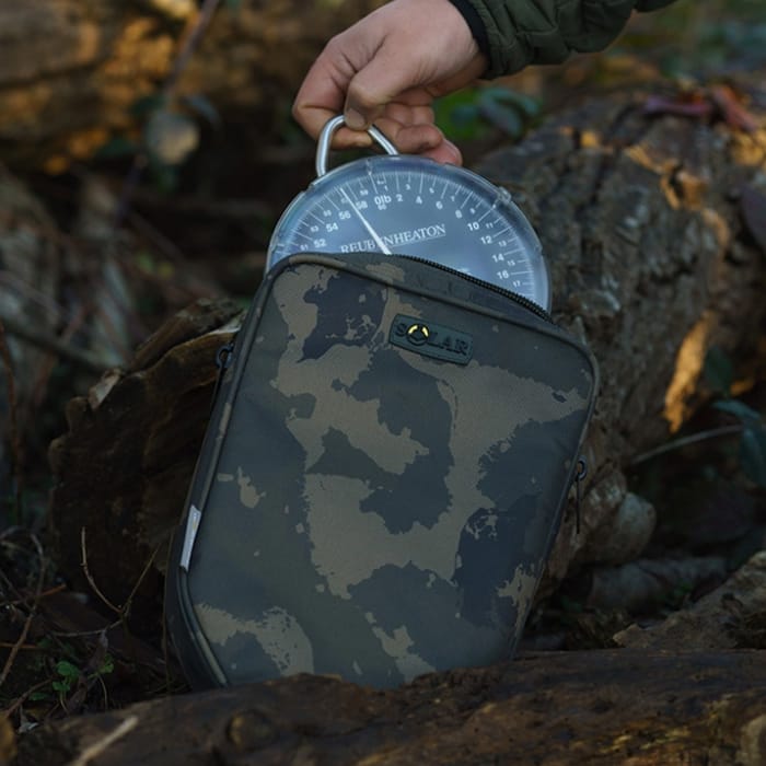 Solar Tackle Worldwide Scales Pouch